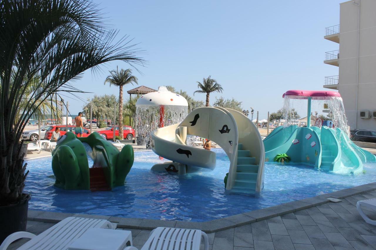On Beach-Mamaia Residence Năvodari Екстериор снимка